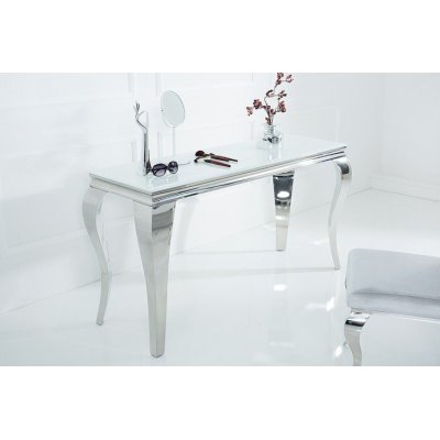 Elegancka toaletka w stylu barokowym