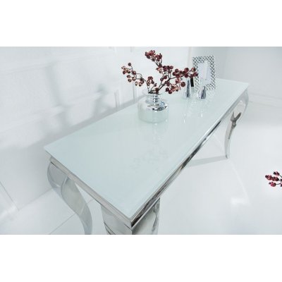 Elegancka toaletka w stylu barokowym