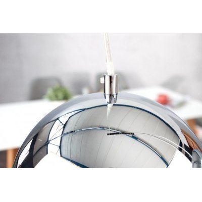 nowoczesna lampa wisząca składająca się z trzech kul 